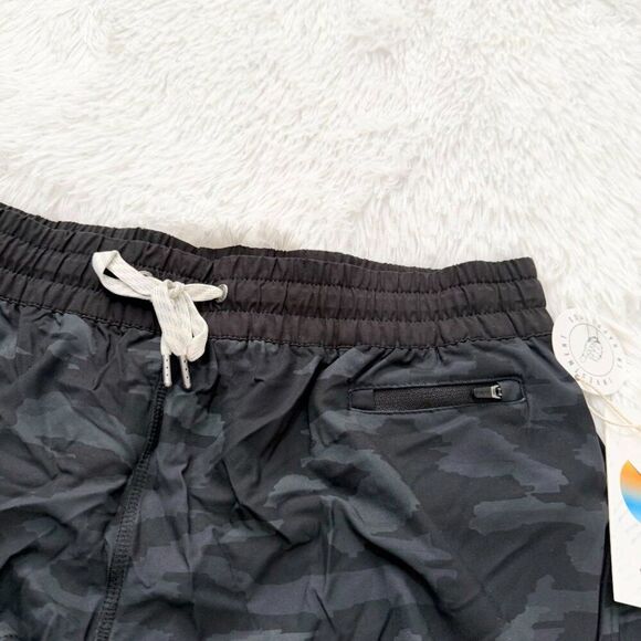 Women Vuori Clementine Performance Short Mid Rise Black Watercolor Camo Large - Picture 7 of 12